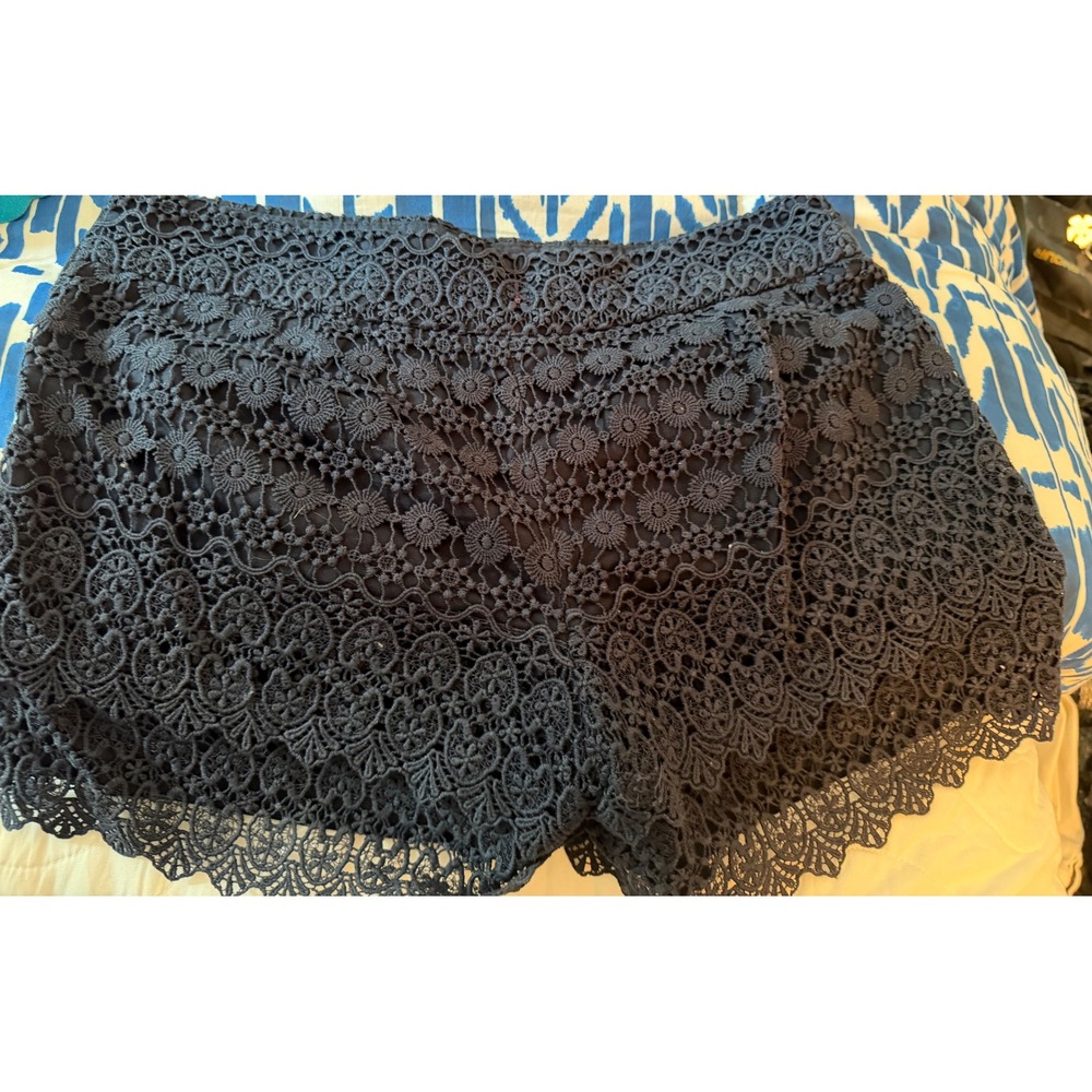 Ann Taylor LOFT Riviera Shorts Black Crochet Lace Scalloped Hem Side Zip Size 4